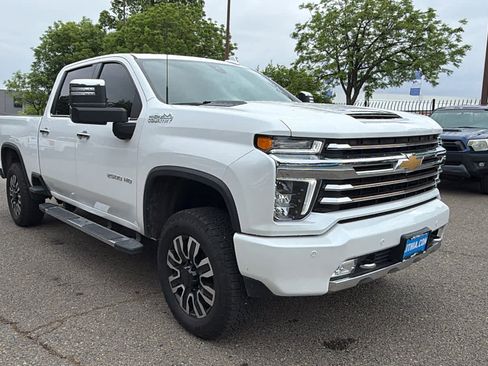 Used 2022 Chevrolet Silverado 2500 High Country w/ Technology Package AWD/4WD image 3