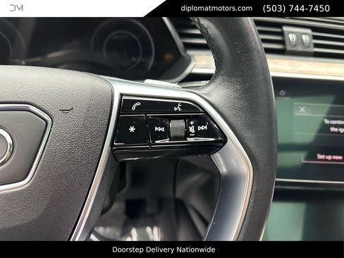 Used 2022 Audi e-tron Premium Plus w/ Premium Plus Package image 29