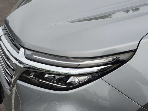 Used 2023 Chevrolet Equinox Premier w/ LPO, Floor Liner Package AWD/4WD image 9
