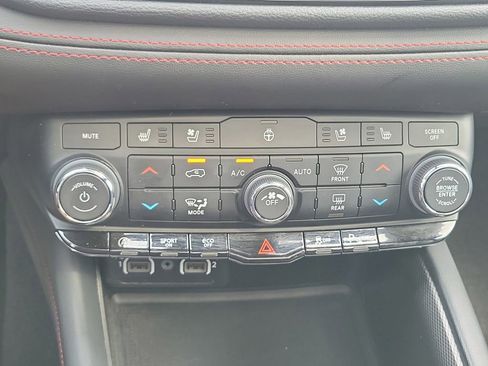 Used 2024 Dodge Durango GT AWD/4WD image 34