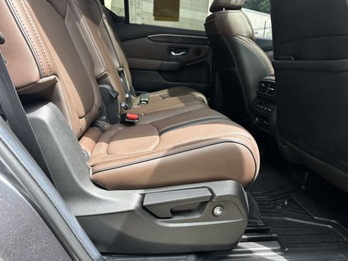 Used 2025 Honda Pilot Elite image 18