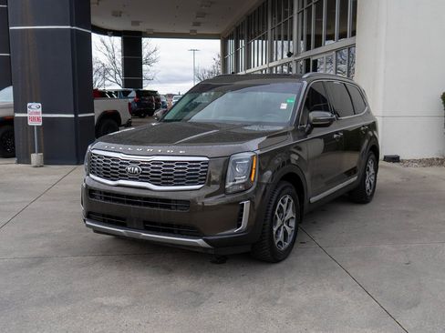 Used 2020 Kia Telluride EX w/ Towing Package image 3