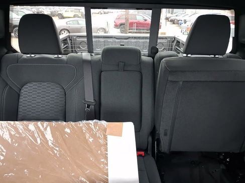 New 2026 RAM 1500 4x4 Crew Cab image 33