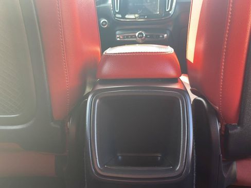 Used 2019 Volvo XC40 T5 Momentum AWD/4WD image 19