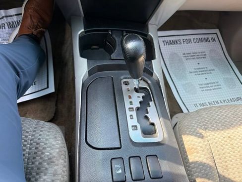 Used 2006 Toyota 4Runner SR5 AWD/4WD image 32