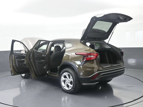 Used 2024 Chevrolet Trax LS w/ LS Convenience Package FWD image 69