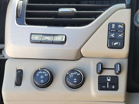 Used 2020 GMC Yukon Denali w/ Denali Ultimate Package AWD/4WD image 30