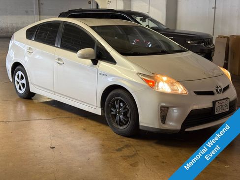 Used 2015 Toyota Prius Four w/ Preferred Accessory Package FWD image 1