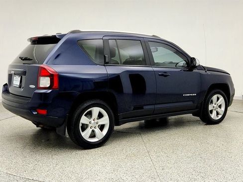 Used 2017 Jeep Compass Latitude FWD image 5