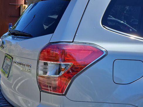 Used 2014 Subaru Forester 2.5i Limited w/ Popular Package #2 AWD/4WD image 11