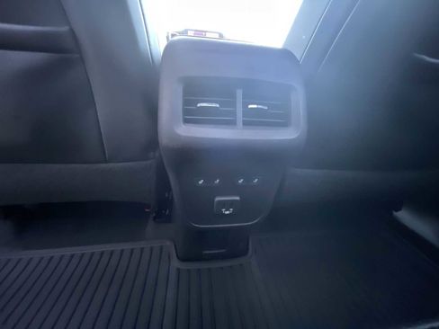 Used 2019 Chevrolet Equinox Premier image 21