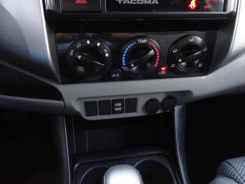 Used 2015 Toyota Tacoma PreRunner image 18