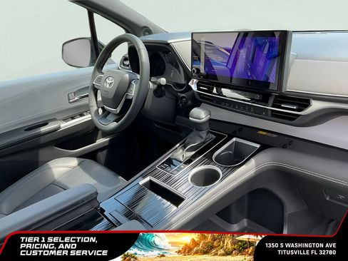 Used 2025 Toyota Sienna XSE w/ XSE Plus Package FWD image 20