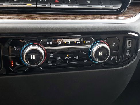 New 2025 GMC Sierra 1500 Elevation image 30