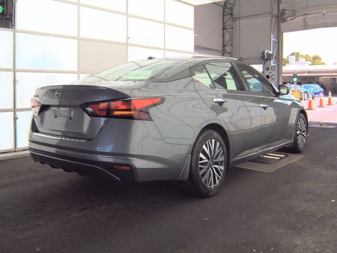 Used 2023 Nissan Altima 2.5 SV FWD image 7