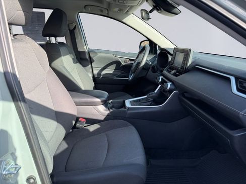 Used 2021 Toyota RAV4 XLE w/ Convenience Package image 17