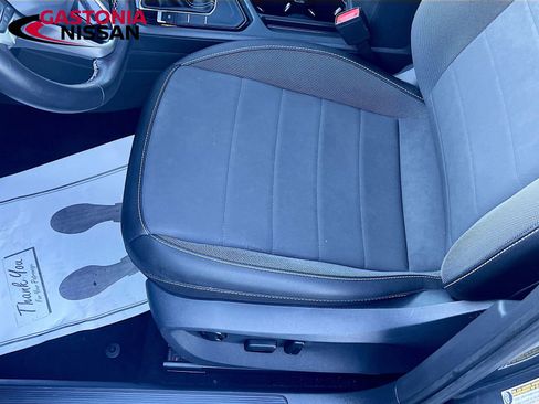 Used 2024 Volkswagen Taos SE image 25