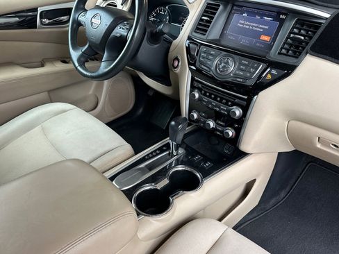 Used 2018 Nissan Pathfinder SV w/ SV Tech Package FWD image 12