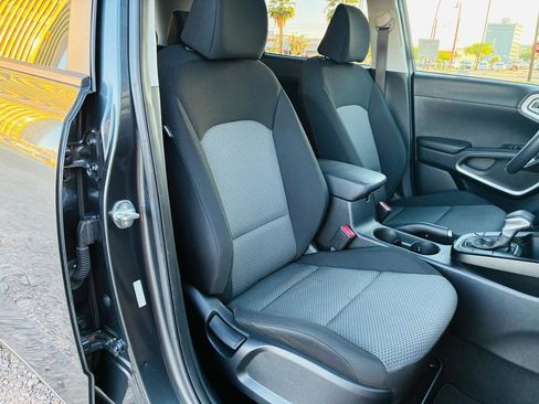 Used 2023 Kia Soul LX w/ LX Technology Package FWD image 19