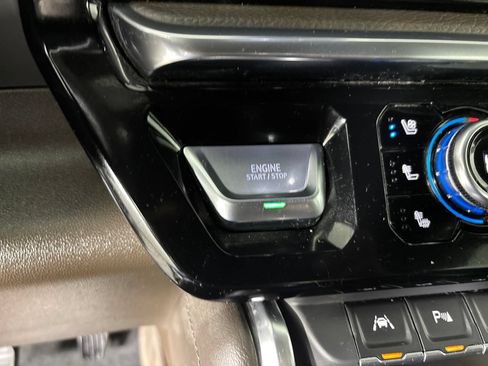 Used 2023 GMC Sierra 1500 Denali w/ Technology Package AWD/4WD image 18