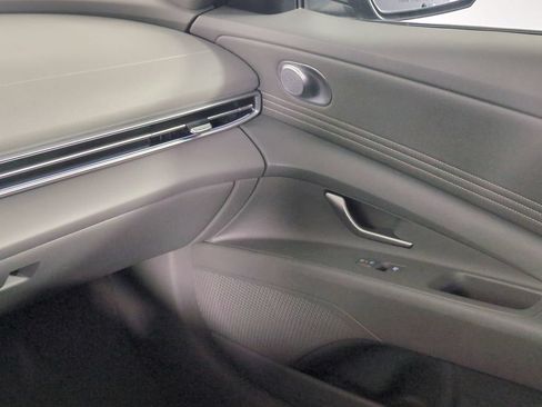 Used 2025 Hyundai Elantra SEL FWD image 18