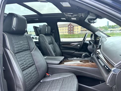 Certified 2023 Cadillac Escalade Premium Luxury Platinum AWD/4WD image 18