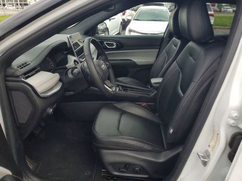 Used 2025 Jeep Compass Limited AWD/4WD image 13