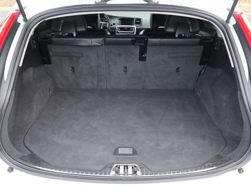 Used 2018 Volvo V60 T5 Cross Country w/ Convenience Package image 14