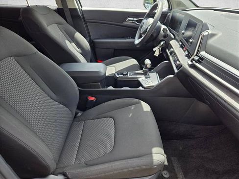 Used 2025 Kia Sportage LX FWD image 16