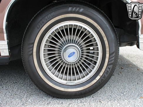 Used 1989 Ford LTD Crown Victoria image 15