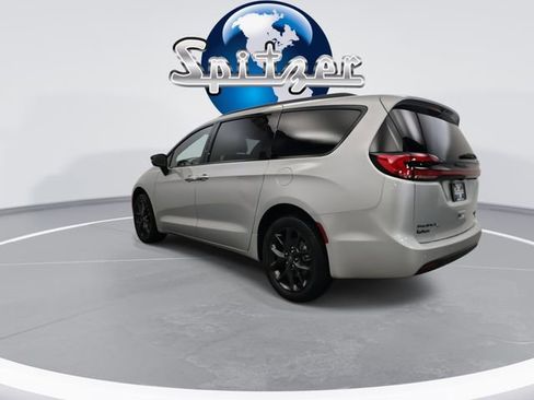 New 2026 Chrysler Pacifica Limited w/ S Appearance Package AWD/4WD image 7
