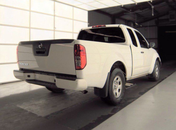 Used 2021 Nissan Frontier S RWD image 2