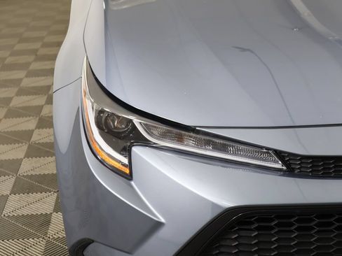 Used 2020 Toyota Corolla LE FWD image 10