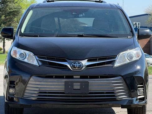 Used 2020 Toyota Sienna XLE w/ XLE Navigation Package AWD/4WD image 8