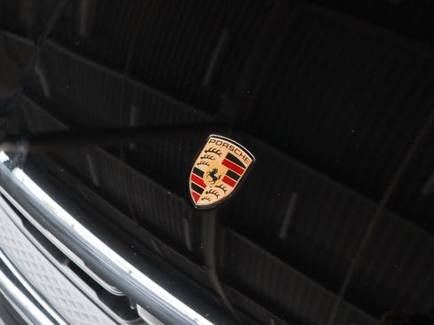 Used 2024 Porsche Macan AWD/4WD image 26