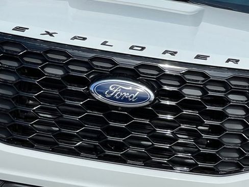 New 2026 Ford Explorer ST-Line image 3