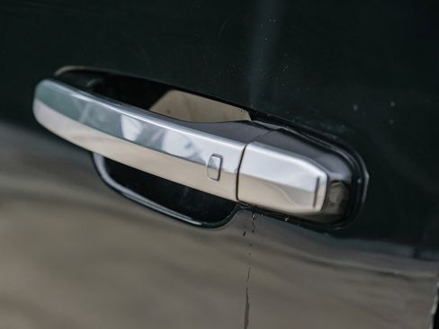 Used 2017 Cadillac Escalade ESV Luxury image 43