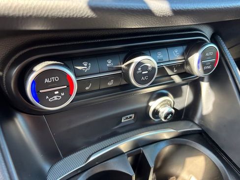 Used 2024 Alfa Romeo Stelvio Veloce image 27