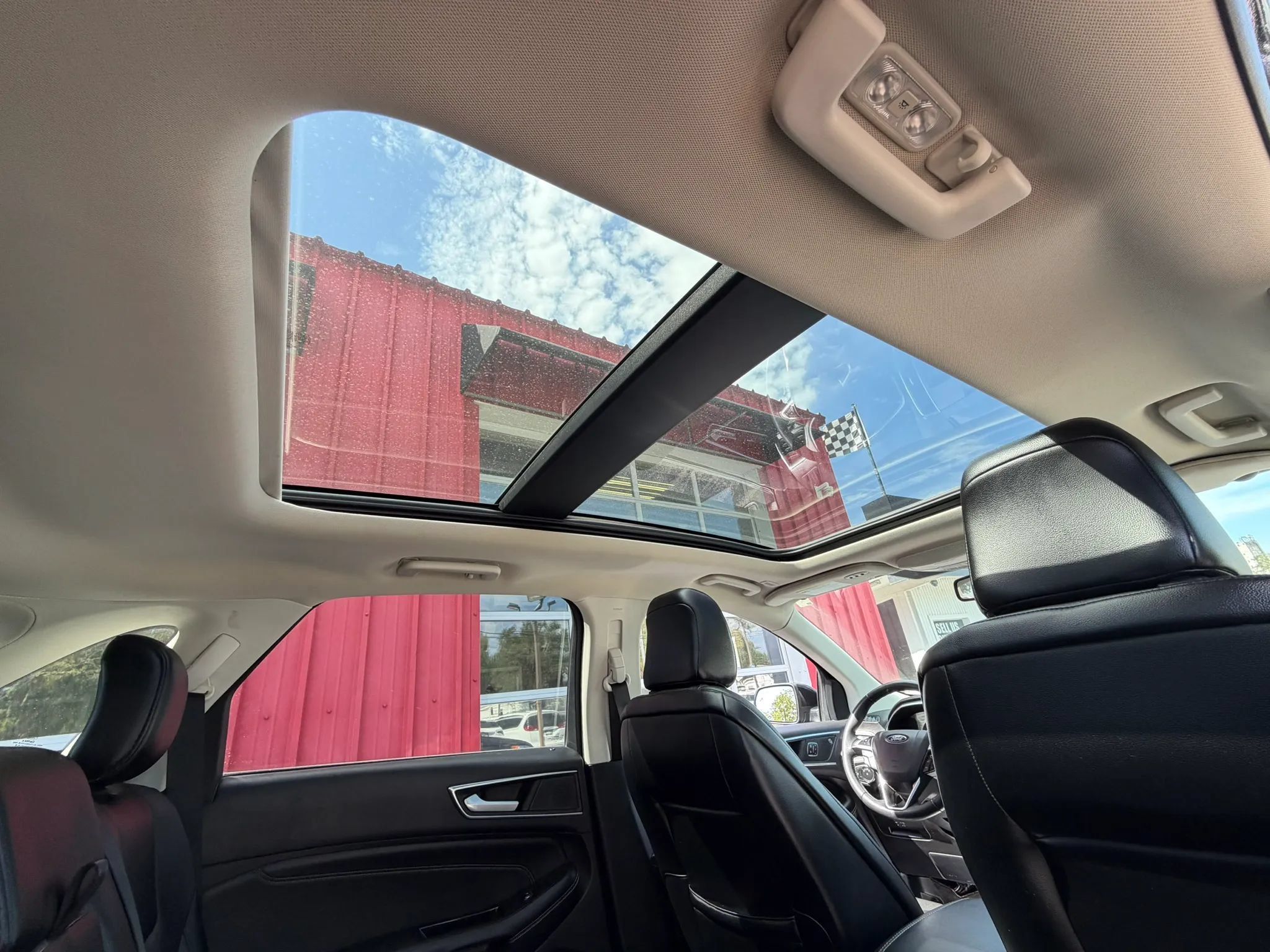 Used 2020 Ford Edge Titanium FWD image 22