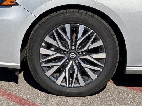 Used 2024 Nissan Altima 2.5 SV image 30