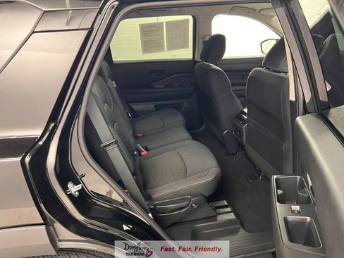 Used 2025 Nissan Pathfinder SV FWD image 38