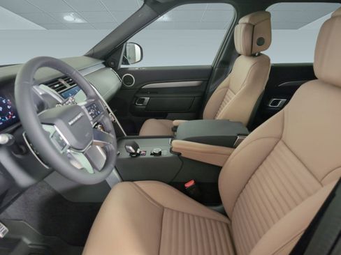 Certified 2025 Land Rover Discovery Dynamic SE image 4