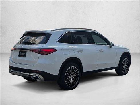 Used 2026 Mercedes-Benz GLC 300 image 2