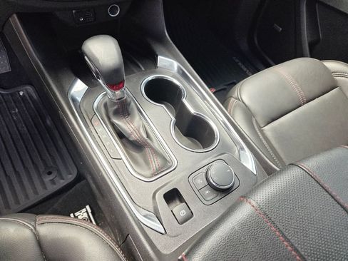 Used 2023 Chevrolet Traverse RS FWD image 28