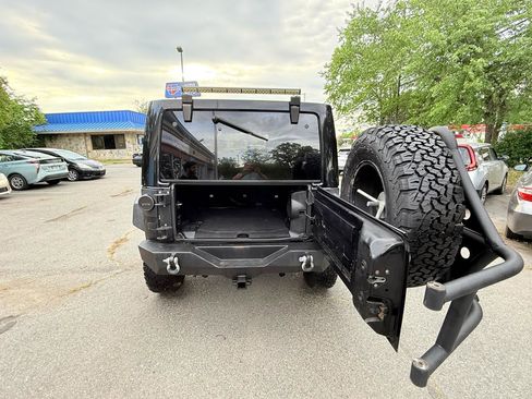 Used 2013 Jeep Wrangler Unlimited Sahara w/ Connectivity Group AWD/4WD image 31