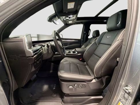 New 2026 Cadillac Escalade ESV Luxury w/ LPO, Floor Liner Package AWD/4WD image 20