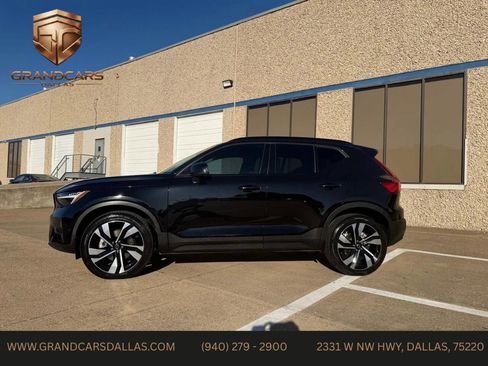 Used 2023 Volvo XC40 B5 Ultimate w/ Climate Package AWD/4WD image 2