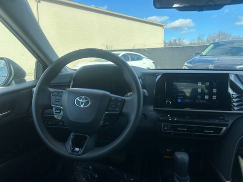 Used 2025 Toyota Camry LE image 34