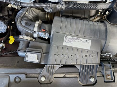 Used 2018 Chevrolet Express 3500 w/ Driver Convenience Package RWD image 34