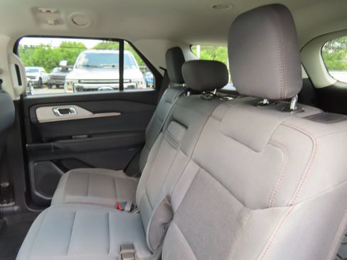 Used 2025 Ford Explorer Active AWD/4WD image 34
